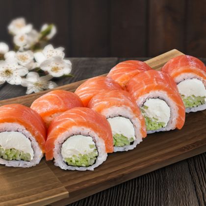 Ролл Филадельфия с копчёным лососем