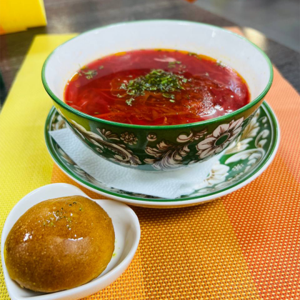 Борщ с говядиной и пампушкой