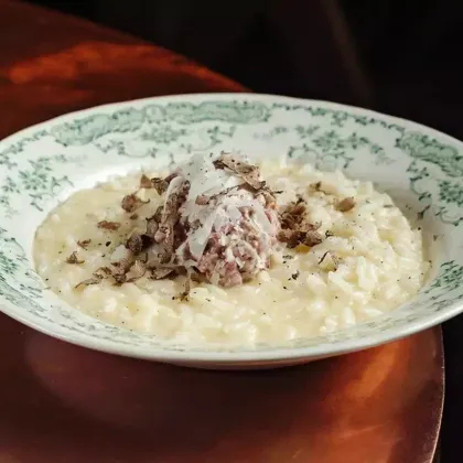 Ризотто с ТАРТАРОМ  из говядины и черным трюфелем