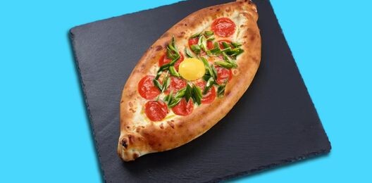 Хачапури по-Аджарски c пепперони и зеленым луком