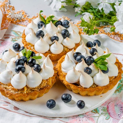 Тарт с карамельной грушей и меренгой