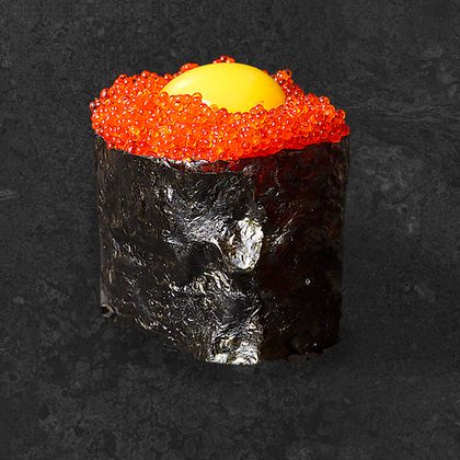 Суши «Тобико» с перепелиным яйцом (красная)