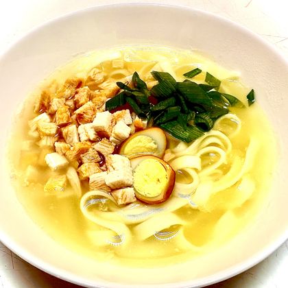 Куриный бульон с лапшой