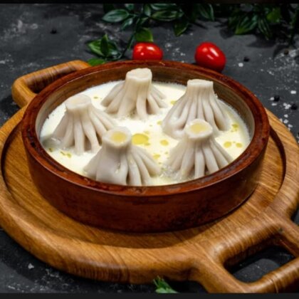 Патара хинкали с морским гребешком и трюфельным маслом в сливочно-пармезановом соусе