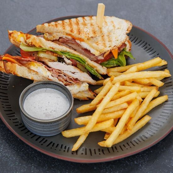 Сlub Сэндвич с курицей и яйцом