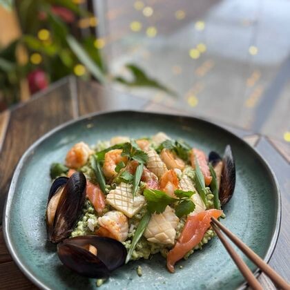 Рис WOK с соусом песто и  морепродуктами