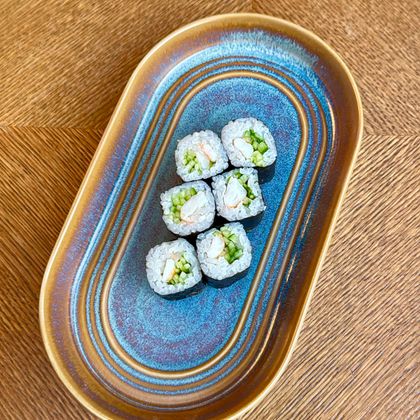 Маки с креветкой и огурцом