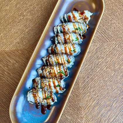 Горячий ролл с угрем