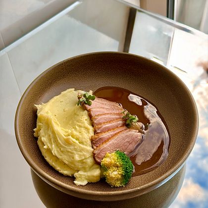 Утка с пюре васаби