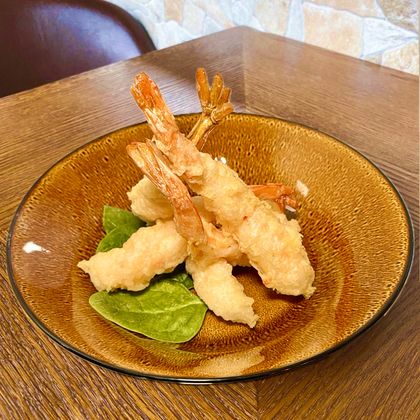 Креветки темпура с соусом на выбор