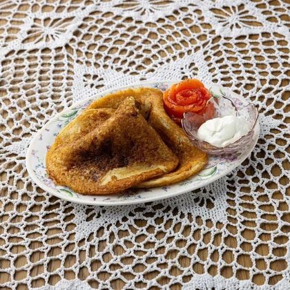 Блины староруские, с лососем и копченой сметаной
