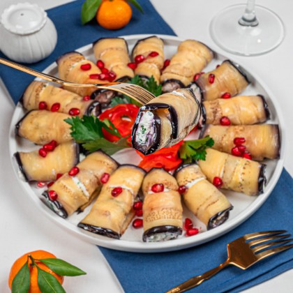 Рулетики из баклажанов с сыром фета и зеленью