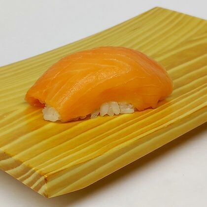 Суши с лососем