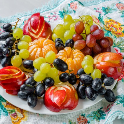 Сезонная фруктовая тарелка