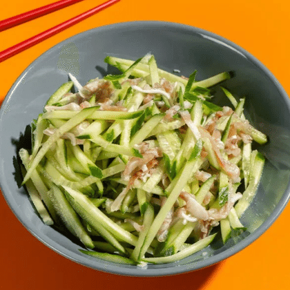 Салат из свиных ушей и огурца, полпорции