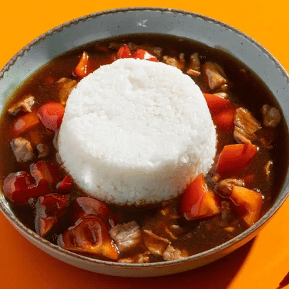 Рис с помидорами, перцем и говядиной