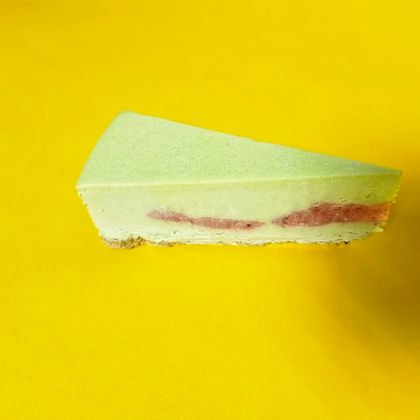 Малина-Фисташка пироженое