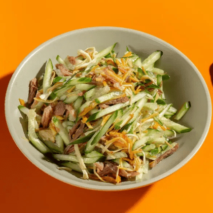 Салат из огурцов, грибов и говядины