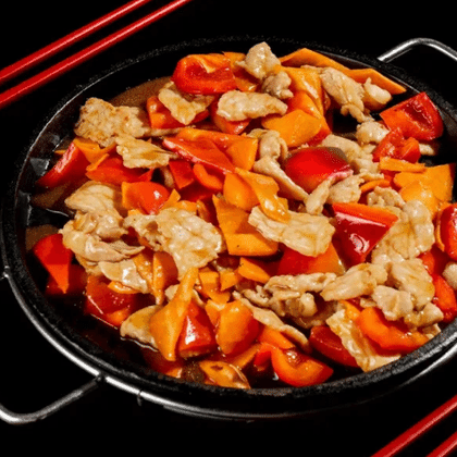 Курица на сковороде