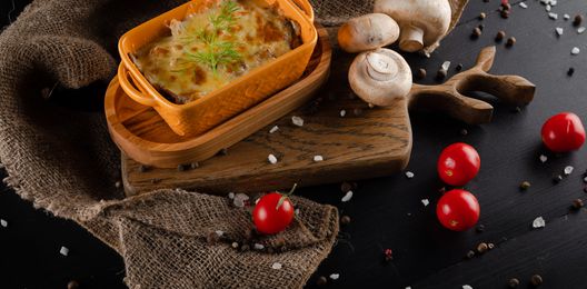 Жульен с  говяжьим языком и грибами