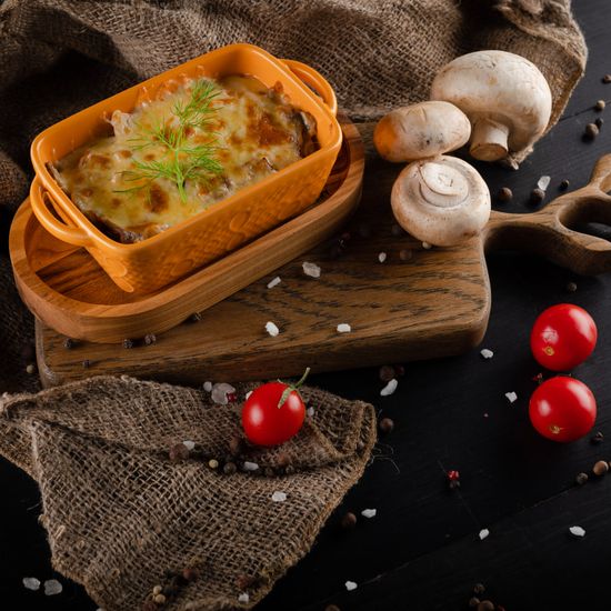 Жульен с  говяжьим языком и грибами