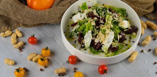 Салат со свеклой и творожным сыром