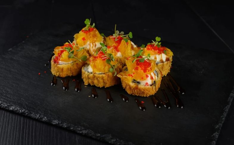 Ролл с лососем и апельсином