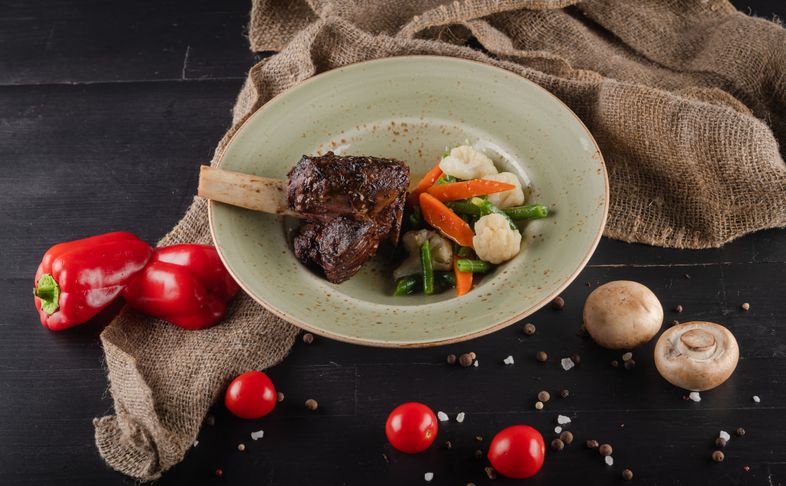 Томленый ягненок с овощами на гриле