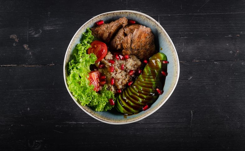 Индейка с авокадо и киноа