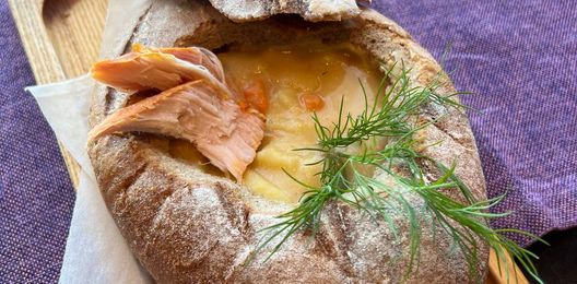 Гороховый в буханке хлеба