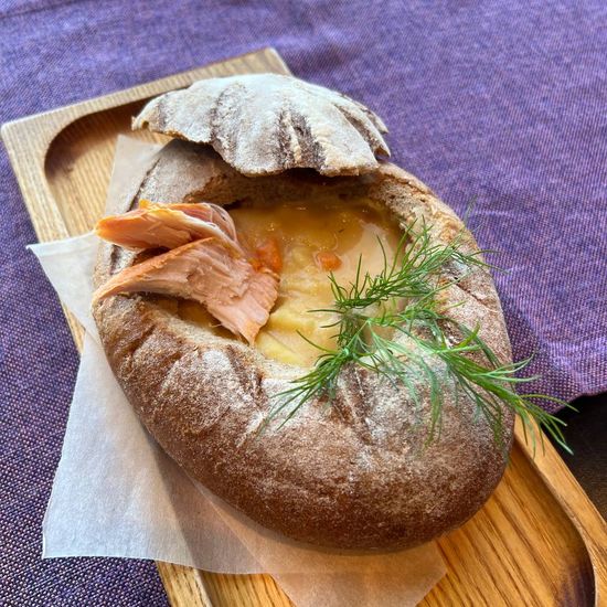 Гороховый в буханке хлеба