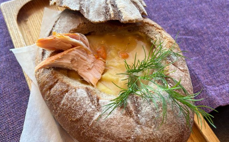 Гороховый в буханке хлеба