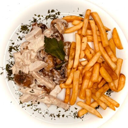 Бефстроганов с картофелем фри