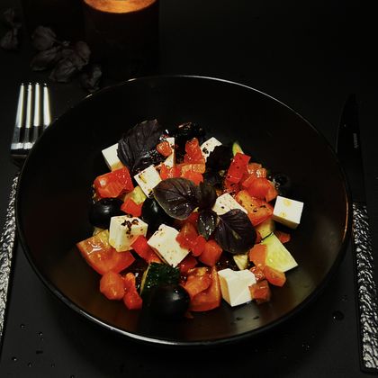 Греческий с форелью холодного копчения халяль