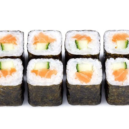 Ролл Маки с лососем и огурцом