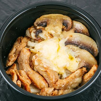 Удон с курицей, грибами в сливочном соусом