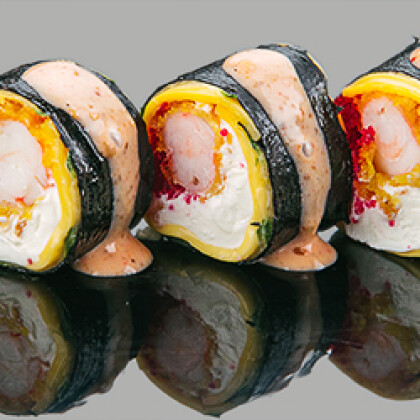 Ролл "Креветка с сыром чеддер в ореховом соусе"