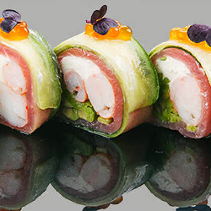 Ролл "Тунец еллоуфин и тигровой креветкой"