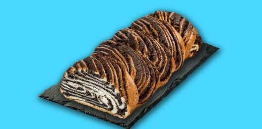 Коса с маком