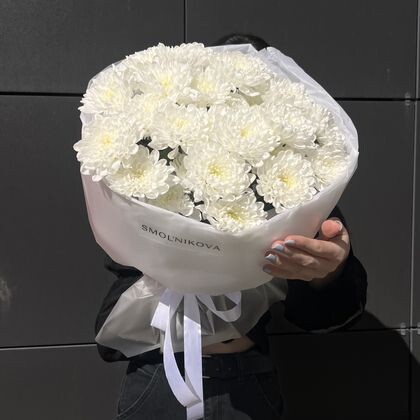 Моно букет из белых хризантем