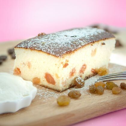 Запеканка творожная с изюмом