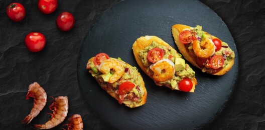 Брускетты гуакамоле с креветкой