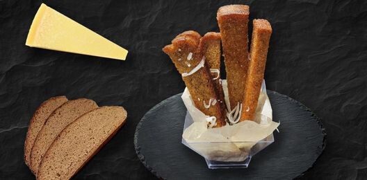 Гренки с чесноком и пармезаном