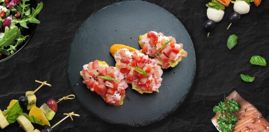Брускетты с тунцом