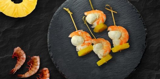 Канапе креветка с ананасом