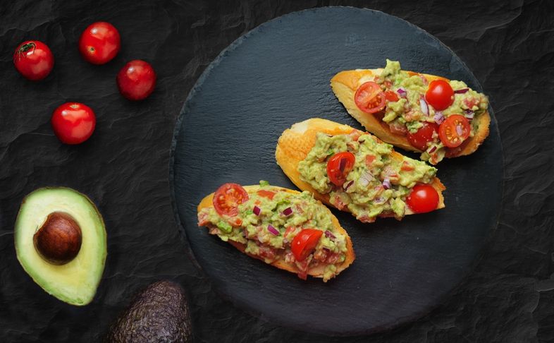Брускетты с авокадо