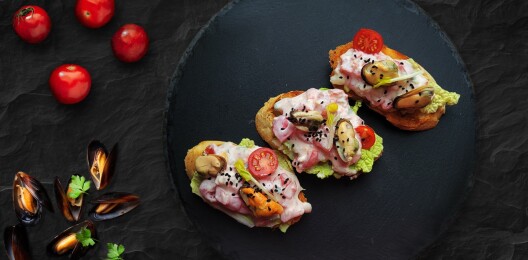 Брускетты с мидиями