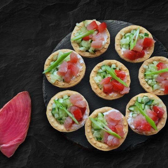 Тарталетки с тунцом