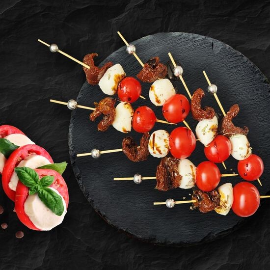 Капрезе с вялеными томатами