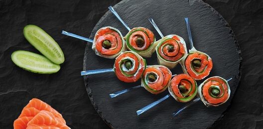 Рулетики с лососем